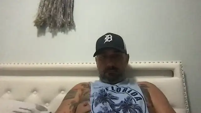 tattedNitalian online show from November 2, 3:00 am