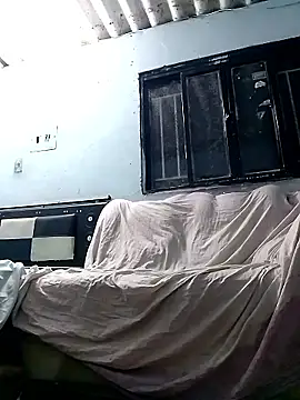 Snapshot of miroqui143 chatting on October 2, 2:04 am miroqui143 online show from October 2, 2:04 am