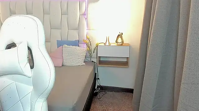 nextboywell1 online show from April 14, 4:23 am