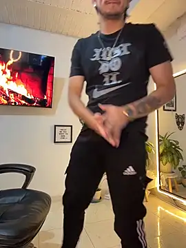 Elian savoy online show from October 31, 2:02 am