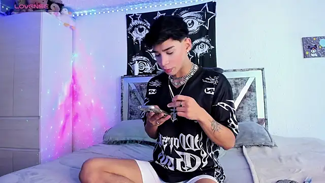 Snapshot of Dark_Boy26 chatting on October 8, 9:19 pm Dark Boy26 online show from October 8, 9:19 pm