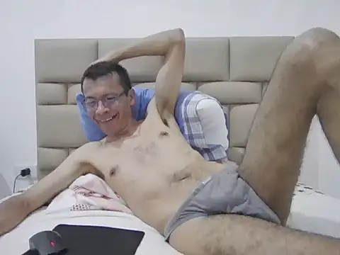 skinnylatino51 online show from November 3, 3:10 am