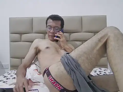 skinnylatino51 online show from February 7, 1:13 am