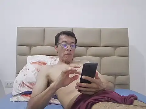 skinnylatino51 online show from December 20, 12:29 am