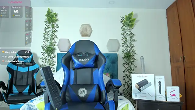 Snapshot of _taylor_black chatting on October 8, 12:37 am  taylor black online show from October 8, 12:37 am