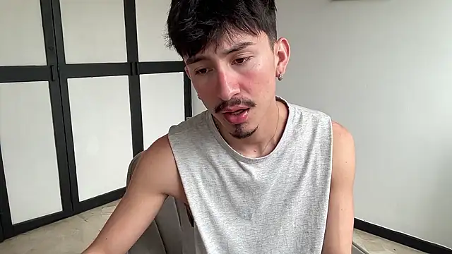 sweettaaron01 online show from February 16, 5:33 pm