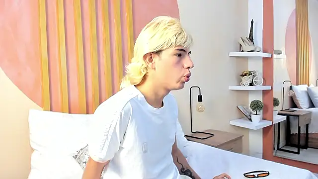 Enrrixxx  online show from February 4, 12:27 am