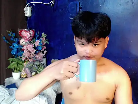 Reynelcock online show from March 24, 4:17 am