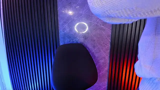 luixdust  online show from December 4, 5:36 am