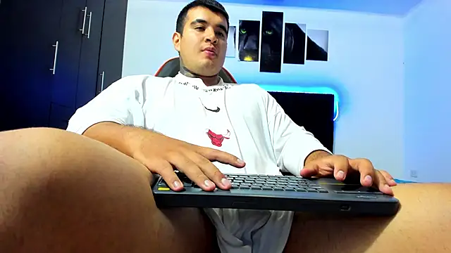 Snapshot of thiago__cp01 chatting on October 10, 5:56 am thiago  cp01 online show from October 10, 5:56 am