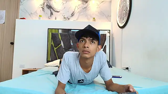 PRETTY SEX1 online show from September 18, 7:32 am