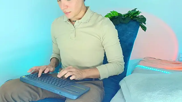 CamiiGuzmanX online show from November 27, 8:56 pm