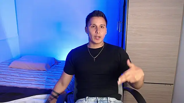 valentinosex1 online show from February 13, 11:10 pm