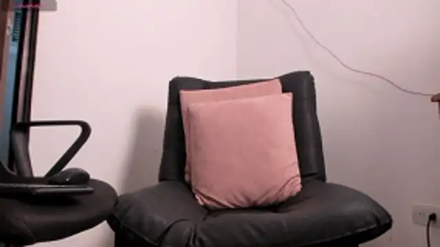 axel davis  online show from November 10, 7:46 am