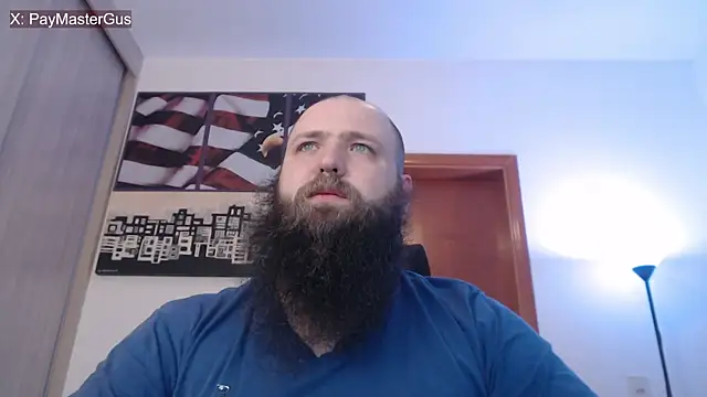 Snapshot of PayMasterGus chatting on October 22, 4:27 am PayMasterGus online show from October 22, 4:27 am