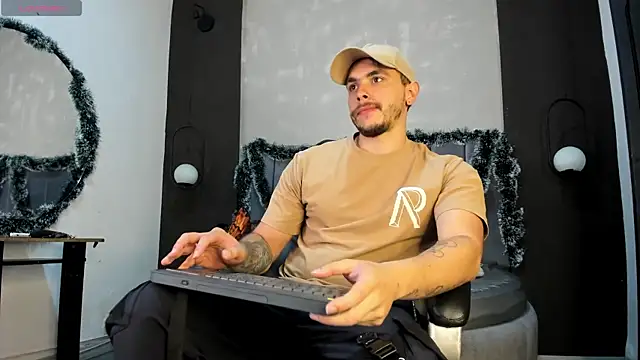 Liam walk  online show from December 20, 10:17 pm