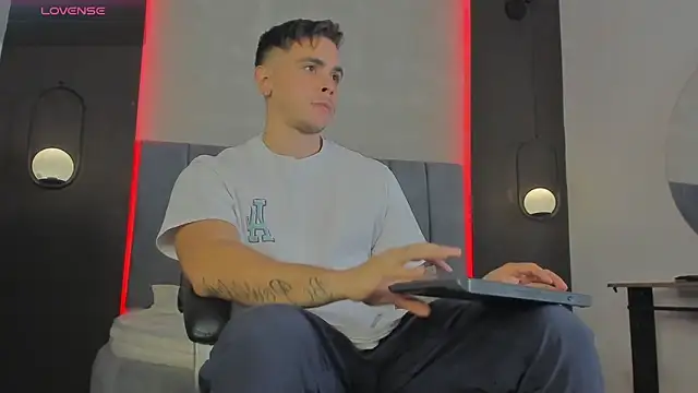 Liam walk  online show from March 25, 8:02 pm