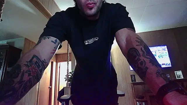 Faultyfitter92 online show from August 5, 8:47 pm