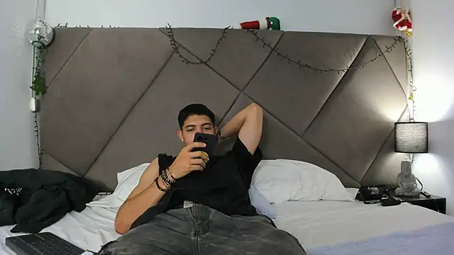 andrew colleman online show from December 15, 5:59 am