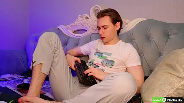 WilliamDyson online show from April 18, 3:30 am