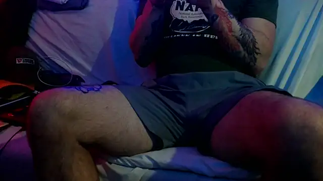 Luv2SuckBWC92 online show from November 1, 10:58 pm