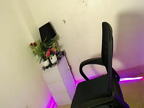 9INCHESHARDCOCK online show from March 7, 1:53 pm