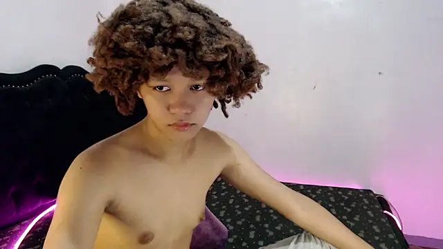 9INCHESHARDCOCK online show from April 11, 5:25 am