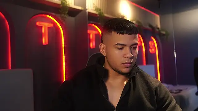 Thiago Valente online show from April 17, 2:09 pm