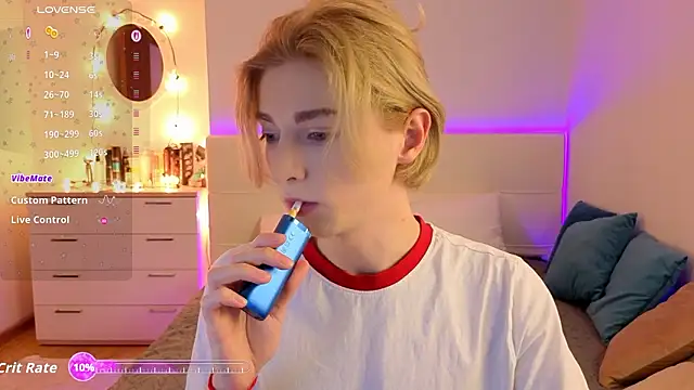 fiachand online show from March 8, 4:33 pm