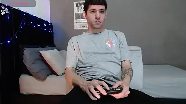 Matteo12  online show from December 21, 4:42 am