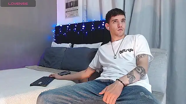 Matteo12  online show from November 20, 4:45 am