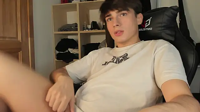 Snapshot of mystic_evan chatting on October 20, 10:02 pm mystic evan online show from October 20, 10:02 pm