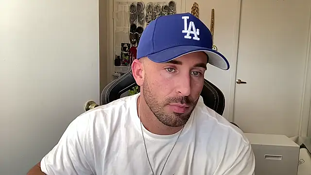 brettmycles28 online show from July 28, 9:36 pm