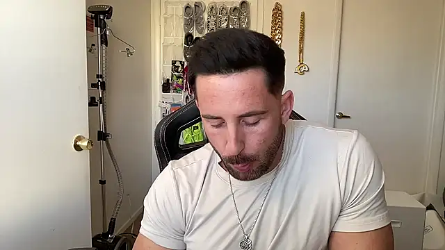 brettmycles28 online show from July 28, 1:02 am