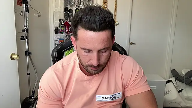 brettmycles28 online show from July 24, 8:38 pm