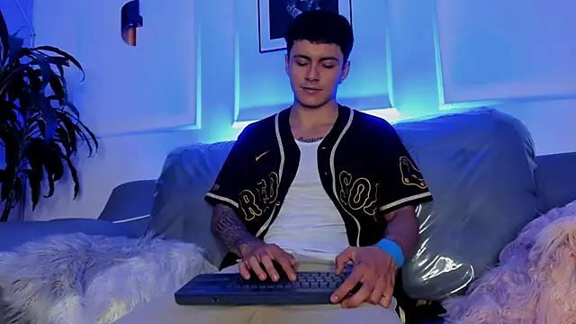 Leo santoro online show from February 27, 3:11 pm