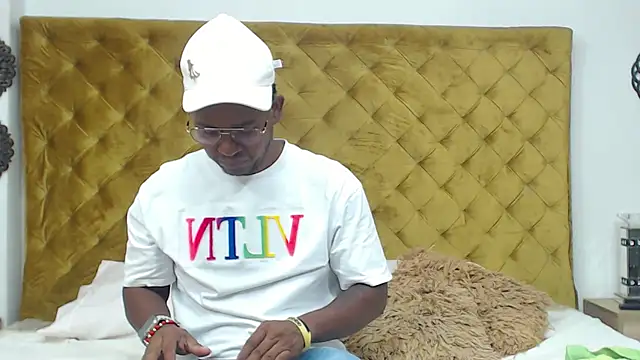 Snapshot of AndyCalifornia1 chatting on October 20, 12:31 pm AndyCalifornia1 online show from October 20, 12:31 pm