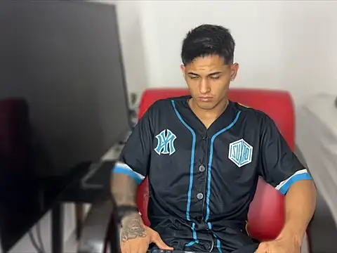 Alex mojica online show from December 5, 11:45 pm