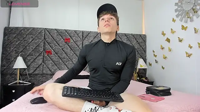 TaylerWhite online show from January 6, 7:29 pm