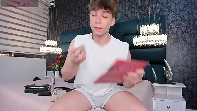 TaylerWhite online show from March 27, 12:06 pm