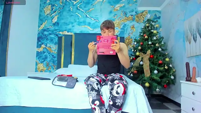 TaylerWhite online show from December 4, 12:12 pm