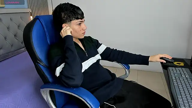 SamBlack  online show from April 16, 12:38 pm