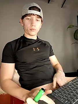 Logan sixxer online show from November 30, 10:45 pm