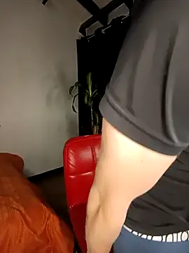 Snapshot of Logan_sixxer chatting on September 20, 10:43 pm Logan sixxer online show from September 20, 10:43 pm