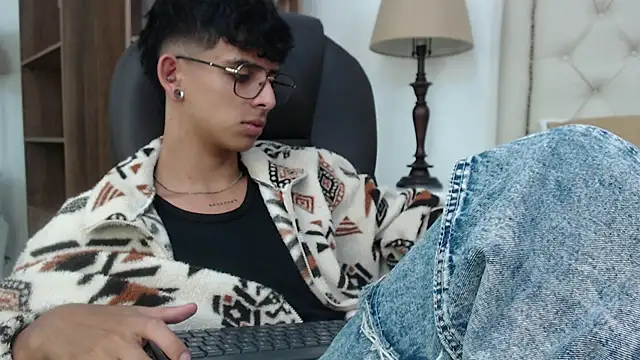 Ibratxandy online show from March 30, 7:15 pm