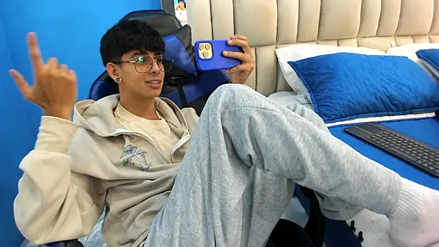 Ibratxandy online show from May 30, 7:25 pm