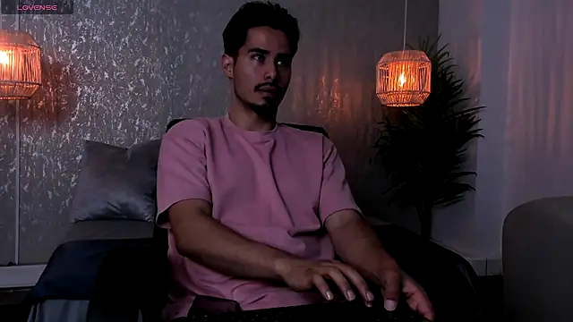 Snapshot of loghan_fox chatting on September 28, 3:37 am loghan fox online show from September 28, 3:37 am