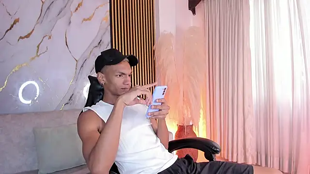 JulienSaint online show from October 29, 12:41 pm