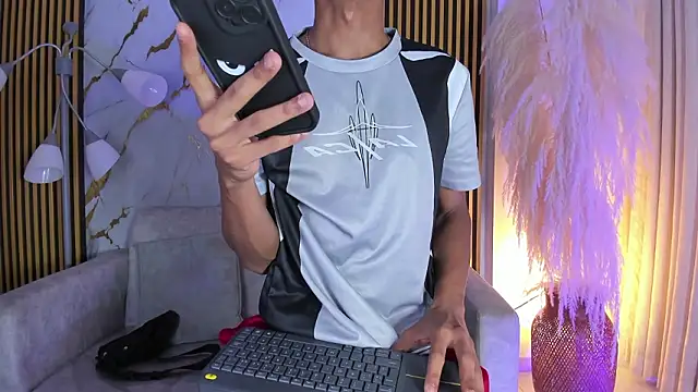 JulienSaint online show from March 7, 1:31 pm