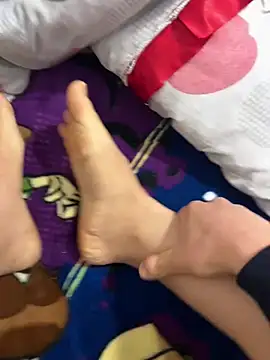 yellova online show from February 8, 8:57 pm